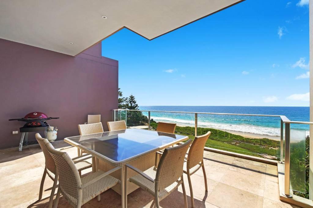 Ferienwohnung Beach And Ocean Front Penthouse With Wifi And Parking Entrance Exterior foto