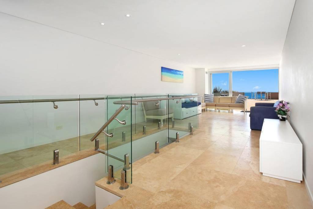 Ferienwohnung Beach And Ocean Front Penthouse With Wifi And Parking Entrance Exterior foto